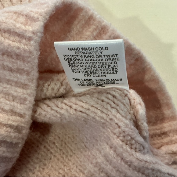 Samsung Device with White and Silver Accents - Picture 10 of 10